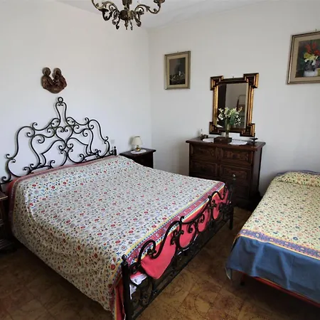 Casa Mare Giglietta Apartment *